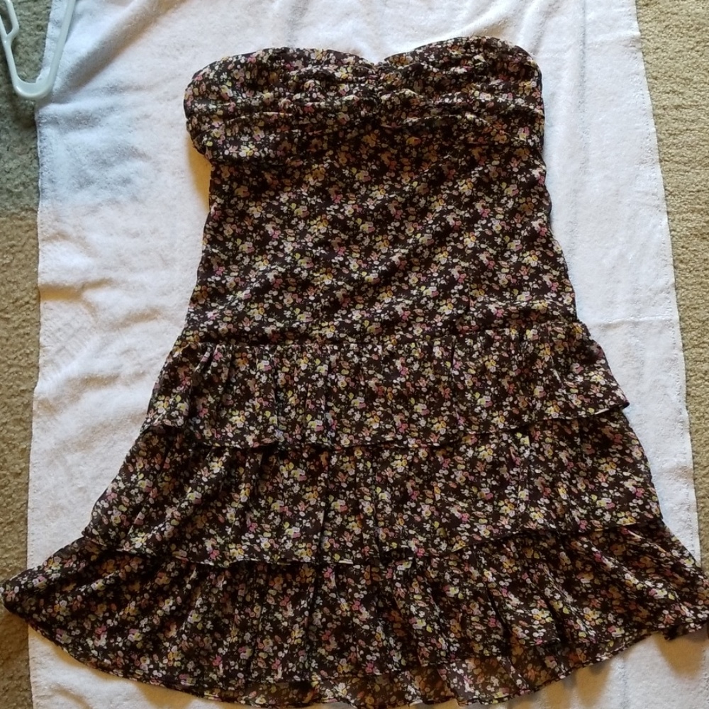 Sweetheart strapless dress.